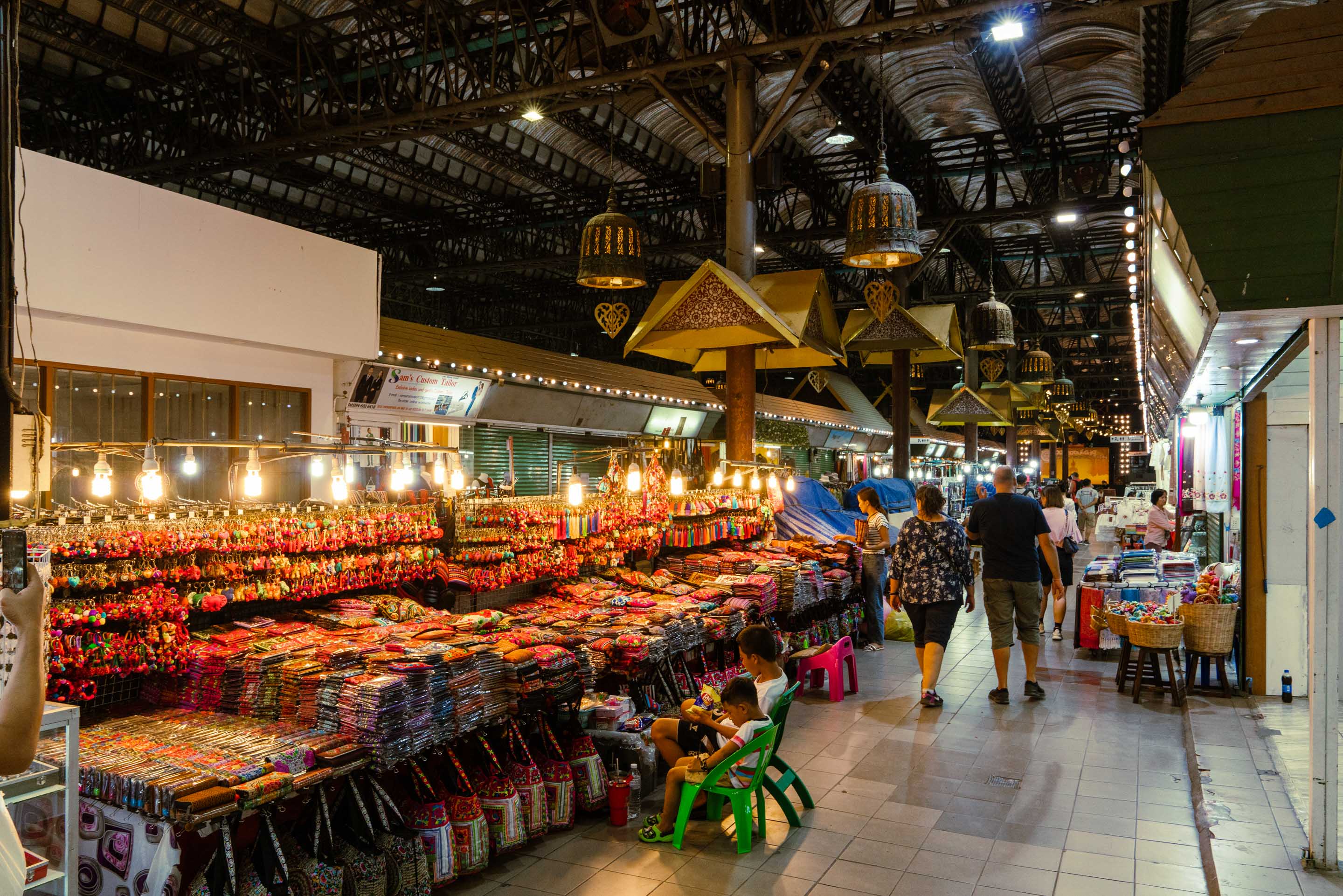 Capture Thailand’s authentic market scene